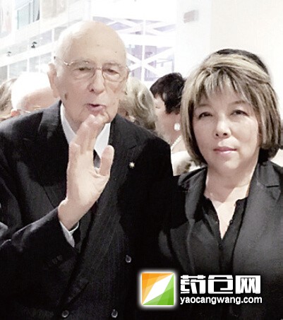 意大利宋庆龄基金会、意大利华人华侨参议委员会主席金慧与意前总统Napolitano合影。（法国《欧洲时报&middot;意大利版》/意大利宋庆龄基金会
